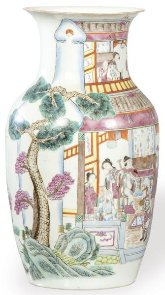  Jarrón chino de porcelana con esmaltes polícromos y escenas palaciegas pp. S. XX.