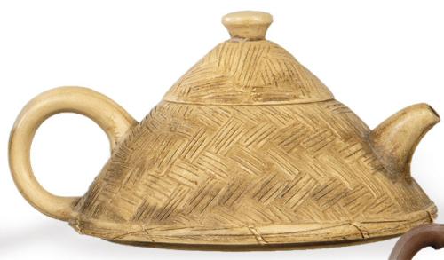  Tetera (zisha) de cerámica de Yixing imitando cestería S. XX,