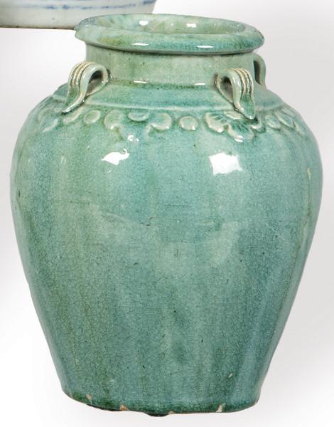  Jarrón en gres con vidriado verde, posiblemente chino para el mercado persa, S. XIX.