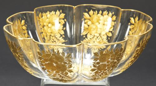 Lote 1450
Cuenco ondulado de cristal de Bohemia tallado y dorado al fuego mediados S. XX