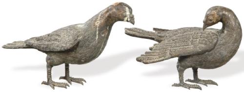 Lote 1459
Pareja de palomas de bronce patinado para jardín.