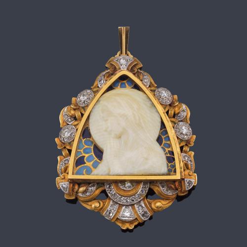 Lote 2062
Medalla 'Art decó Catalá' con La Imagen de La Virgen en marfil en esmalte policromado. Años '40.