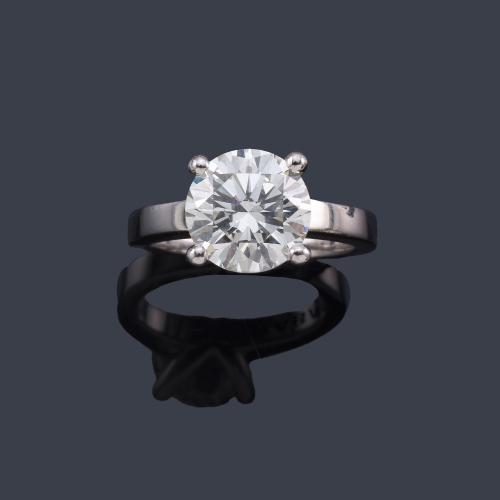 Lote 2087
Solitario con brillante central de 3,08 ct en montura de oro blanco de 18K.