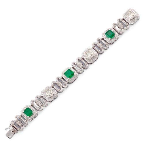  Pulsera con tres esmeraldas de aprox. 6,03 ct y diamantes talla brillante y 'cushion' de aprox. 9,20 ct en total.