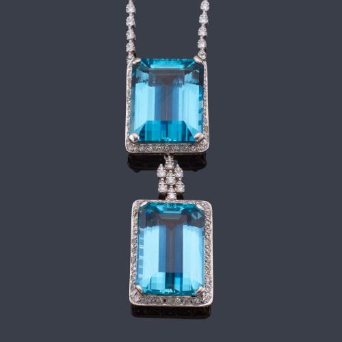  Collar con pareja de aguamarinas talla esmeralda de aprox. 52,00 ct en total y brillantes de aprox. 5,10 ct en total.