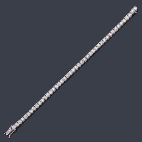Lote 2220
Pulsera rivière con brillantes de aprox. 8,72 ct en total en montura de oro blanco de 18K.