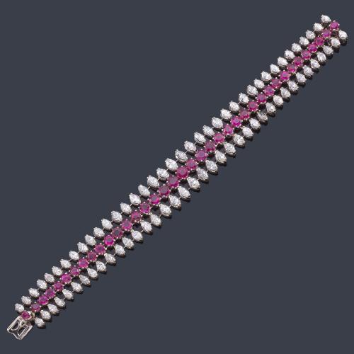 Lote 2281
Pulsera con rubíes y diamantess en oro blanco