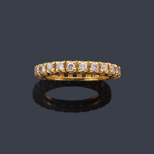  Alianza completa con banda de brillante de aprox. 0,55 ct en total.