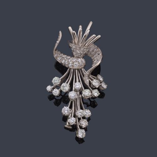 Lote 2481
Broche en forma de bouquet floral con diamantes talla brillante y 8/8 de aprox. 2,35 ct en total.