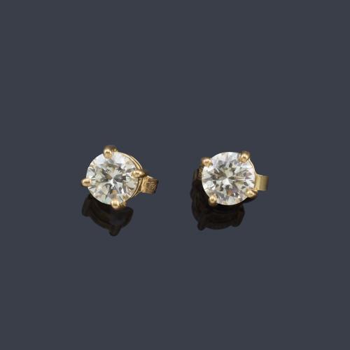 Lote 2499
Dormilonas con pareja de brillantes de aprox. 1,06 ct en total.