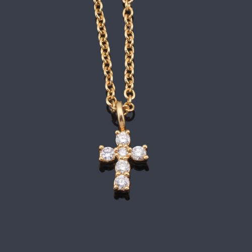  Cruz con diamantes talla brillante de aprox. 0,05 ct en total.