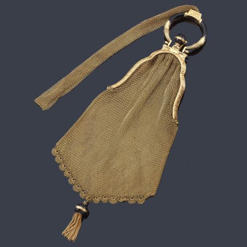  Bolso de cota de malla 'Art Decó' realizado en oro amarillo de 18K y esmalte negro. C. 1920.