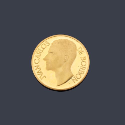 Lote 2801
Moneda conmemorativa Rey Juan Carlos de Borbón en oro de 22 K.
Con certificado