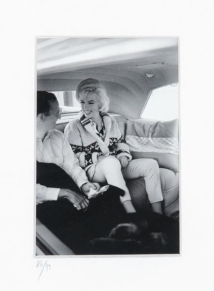  LAWRENCE SCHILLER - Marilyn Monroe & Wally Cox in car