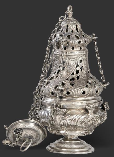 Lote 1162
Incensario de plata  española punzonada GAR_ Madrid Villa y Corte 176_.