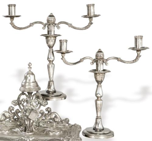 Lote 1174
Pareja de candelabros convertibles en candelero de plata.