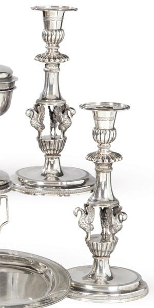 Lote 1181
Pareja de candeleros de plata española punzonada de García, Madrid Villla y Corte 1843