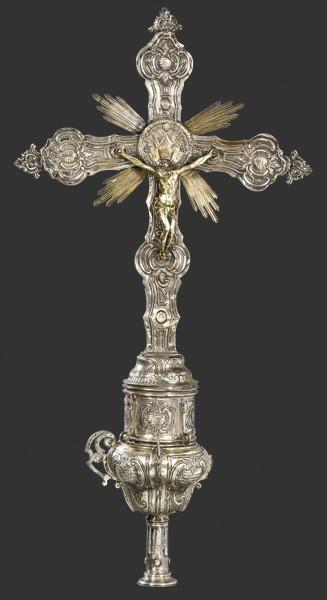 Lote 1182
Cruz procesional de plata española punzonada con marca de orfebre posiblemente Mendez y fiel contraste de José García Díez, Sevilla ff. S. XVIII pp. S. XIX.
