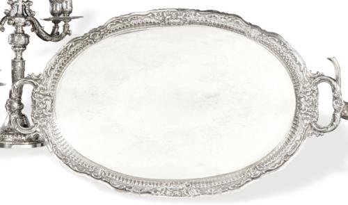  Gran bandeja oval con dos asas, de plata española punzonada 1ª Ley.