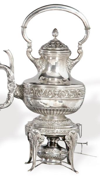 Lote 1192
Samovar de plata española punzonada Ley 916 de Dionisio García con marcas comerciales de Ceberio y Alonso pp. S. XX.