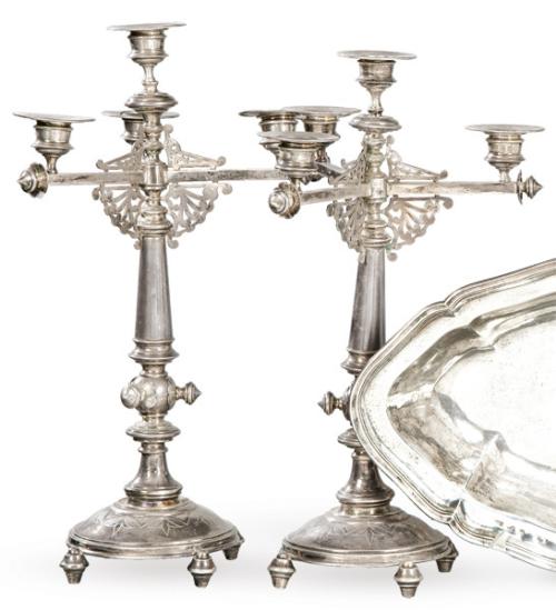 Lote 1196
Pareja de candeleros alfonsinos de plata española sin punzonar pp. S. XX.