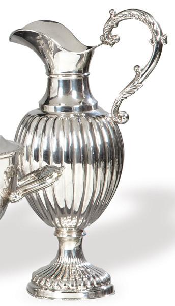 Lote 1210
Jarra de plata española punzonada 1ª Ley de Montejo.