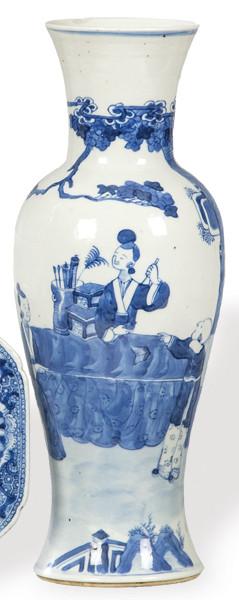  Jarrón de porcelana china azul y blanco, Dinastía Qing época Kangxi (1662-1722).