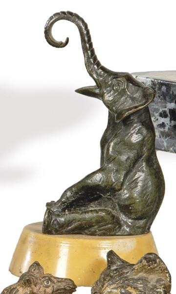  Charles Paillet (Francia 1871-1937)
"Elefante Sentado"
Pequeña figura en bronce patinado