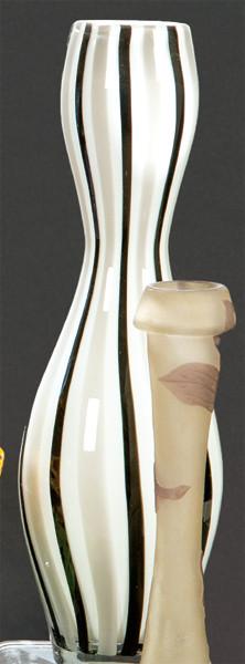  Jarrón de cristal de Murano con rayas verticales negras y grises