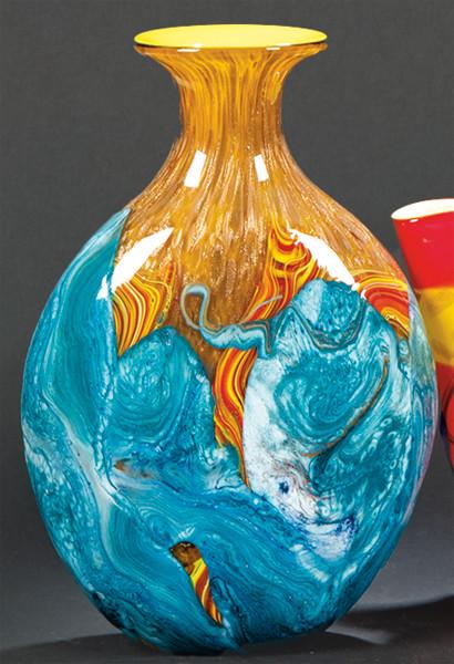  Jarrón esférico de cristal de Murano en tonos verdes, azules y rosas con inclusión de aventurina.