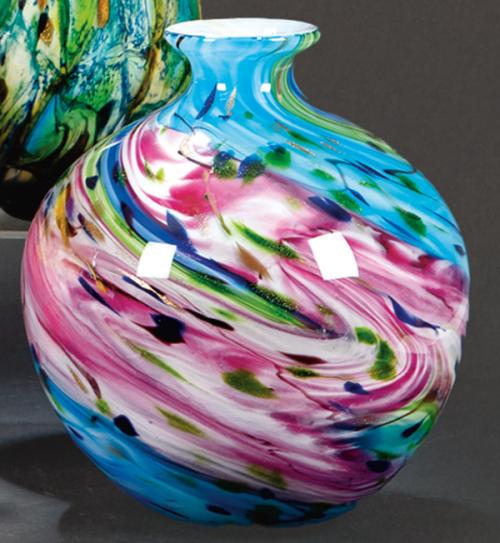  Jarrón plano de cristal de Murano con tonos azules y marrones e inclusión de aventurina.
Firmado y fechado "Murano 93".