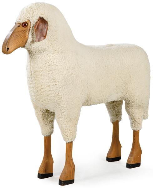  Siguiendo modelos de Françoise Xavier Lalanne (Francia 1927-2008)
"Oveja"
Realizada en madera de pino y lana sintética