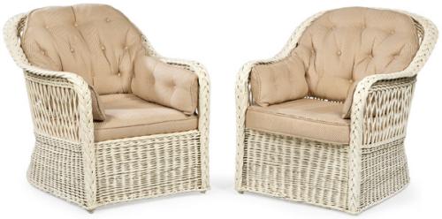  Pareja de butacas en ratán trenzado con tapicería de tela con respaldo capitoné. S. XX