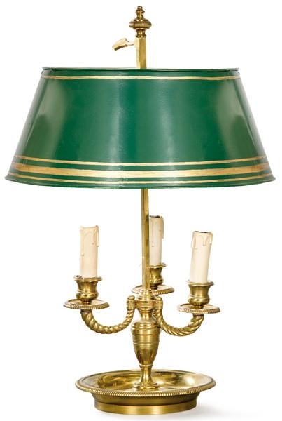  Lámpara de mesa  "bouillotte" de bronce dorado y pantalla de latón pintado regulable, Francia h. 1940-50.