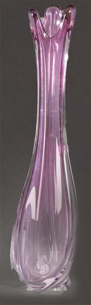  Jarrón de cristal, soplado en tono malva de Val Saint Lambert, Bélgica h. 1960-70.