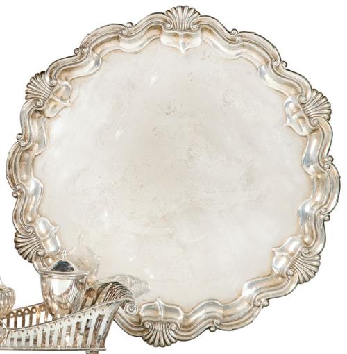  Salvilla de plata inglesa punzonada Ley Sterling de Goldsmiths and Silversmiths Company Ldt, Londres 1909.