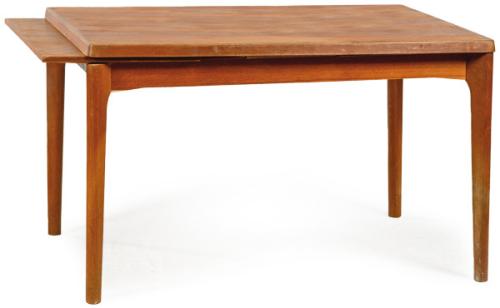 Lote 1310
Mesa de comedor en madera de teca. Con dos extensiones
Años 60