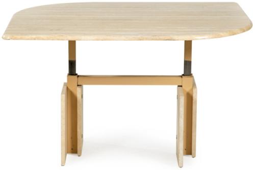 Lote 1312
Mesa de centro de tapa irregular de mármol, regulable en altura, con estructura de metal lacado en beige.
Años 70