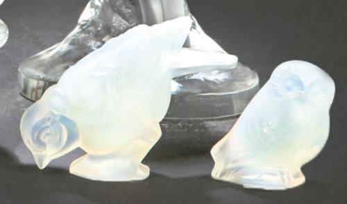 Lote 1461
"Pájaro" y "Buho" de cristal iridiscente Art Deco, firmados por Sabino y Lalique respectivamente.