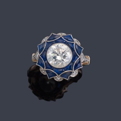 Lote 2079
Anillo 'ojo de perdiz' con brillante de aprox. 2,00 ct con orla de zafiros calibrados.