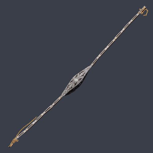 Pulsera de pedida con centro de diamante talla rosa y diseño calado. Años '20.