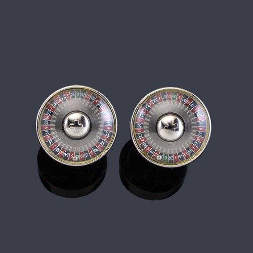 Lote 2153
Gemelos con diseño de ruleta de casino móvil en acero.