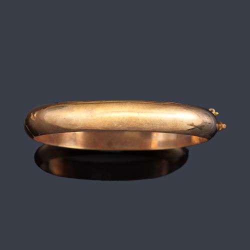 Lote 2478
Pulsera rígida de media caña en oro amarillo de 18K.