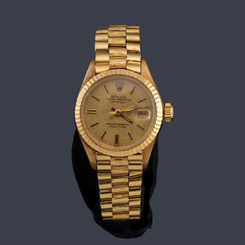 Lote 2576
ROLEX Oyster Perpetual Lady Datejust ref. 6917 con caja y brazalete en oro de 18K. Con estuche.