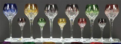 Lote 1094
Seis copas de vino blanco de cristal alemán Barthmann tallado y esmaltado de distintos colores.