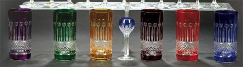 Lote 1096
Juego de seis vasos de cristal de Bohemia tallado con varios colores.