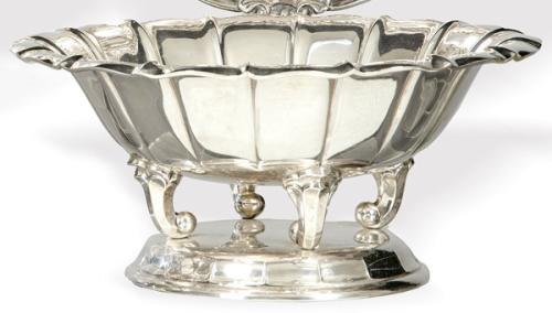 Lote 1103
Centro de mesa de plata española punzonada 1ª Ley de Matilde Espuñes.