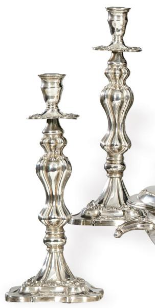Lote 1107
Pareja de candeleros de plata española punzonada Ley 925 de Montejo con marca comercial de J. Pérez Fernández.