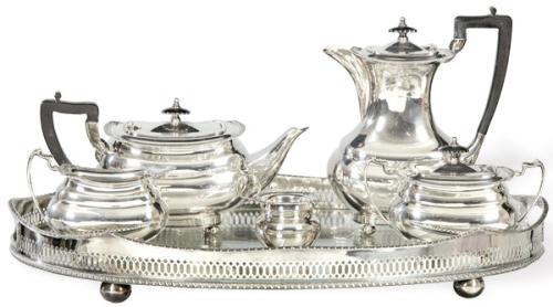 Lote 1165
Juego de café y de de plata española punzonada 1ª Ley de Pasgorcy.