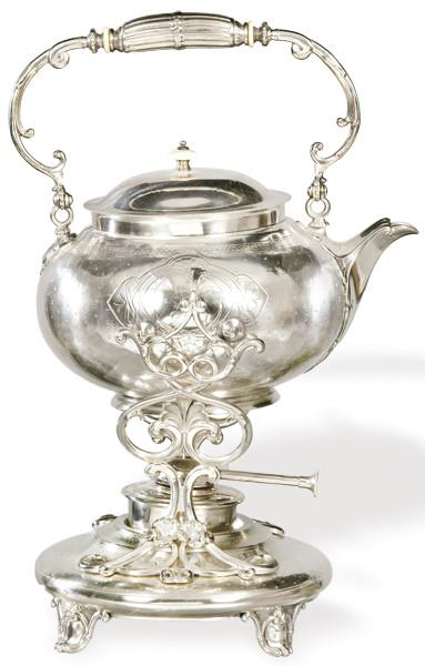 Lote 1170
Samovar Art Nouveau de metal plateado de Christofle, Francia h. 1900.
